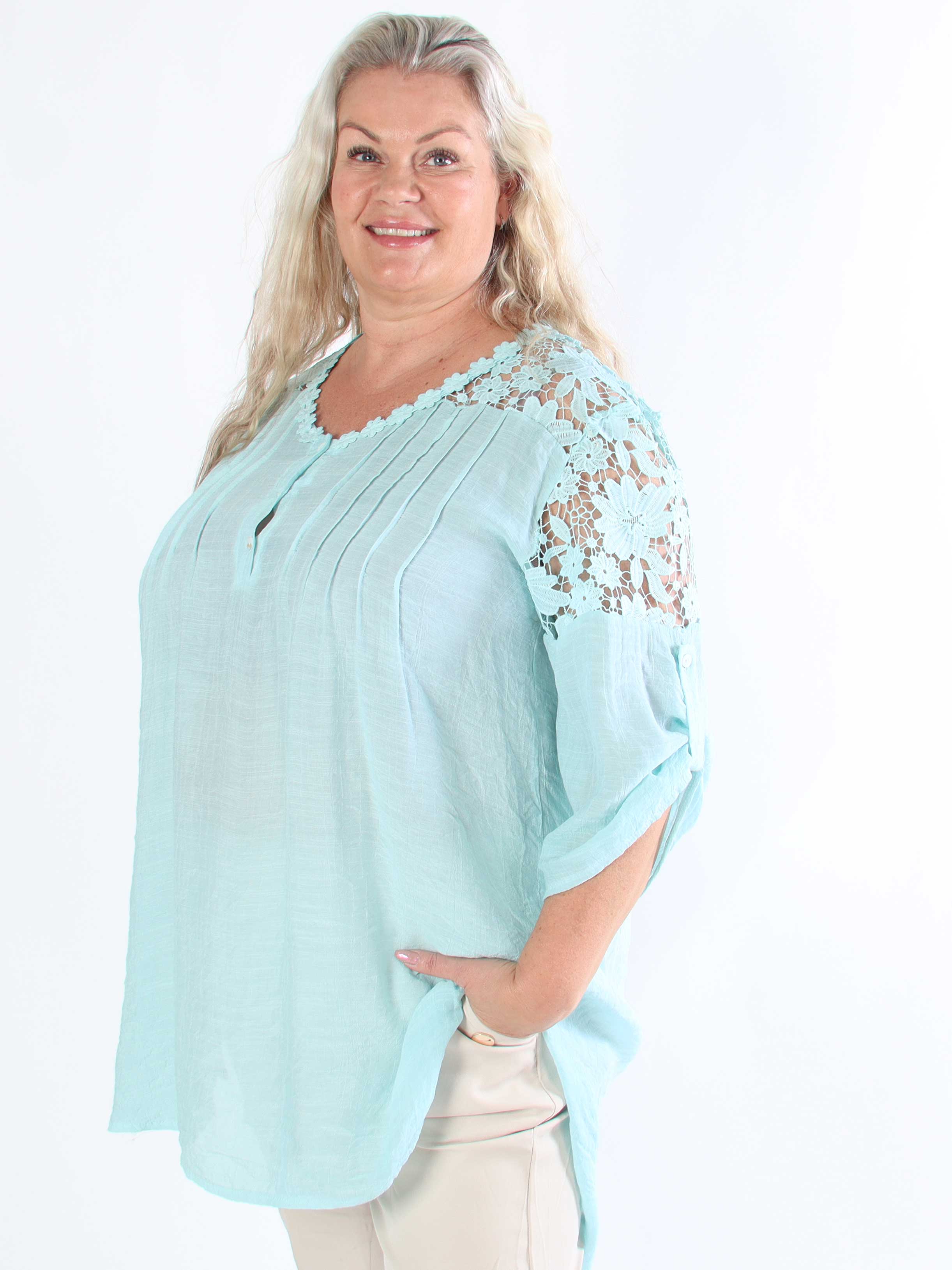 Rosalie - Söt feminin plus size-tunika med broderad rygg